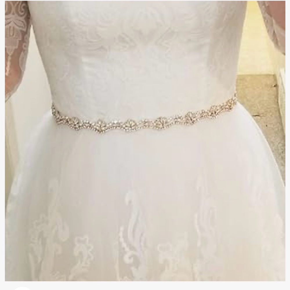 Sweet &V belt with crystals and beige satin tie.